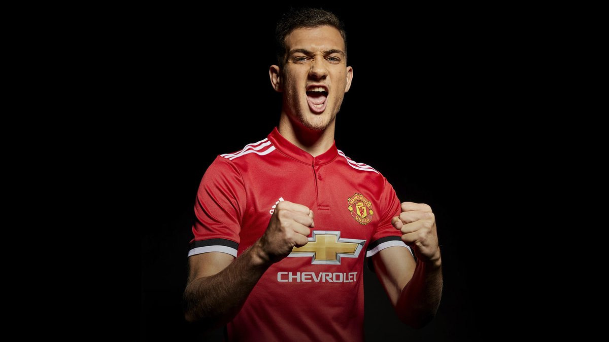 Manchester United contrata a Diogo Dalot