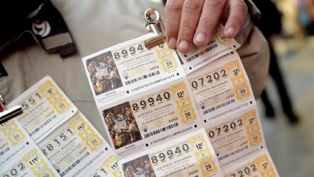 Hombre regresa billete ganador de 1 mdd