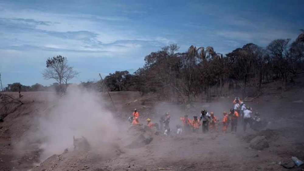 Aumentan a 109 muertos por erupción en Guatemala; suspenden búsqueda por mal clima
