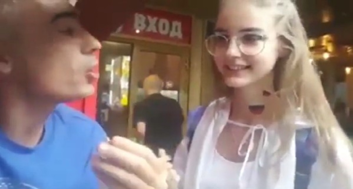 #Video Expulsan a argentino del Mundial por insulto a joven rusa