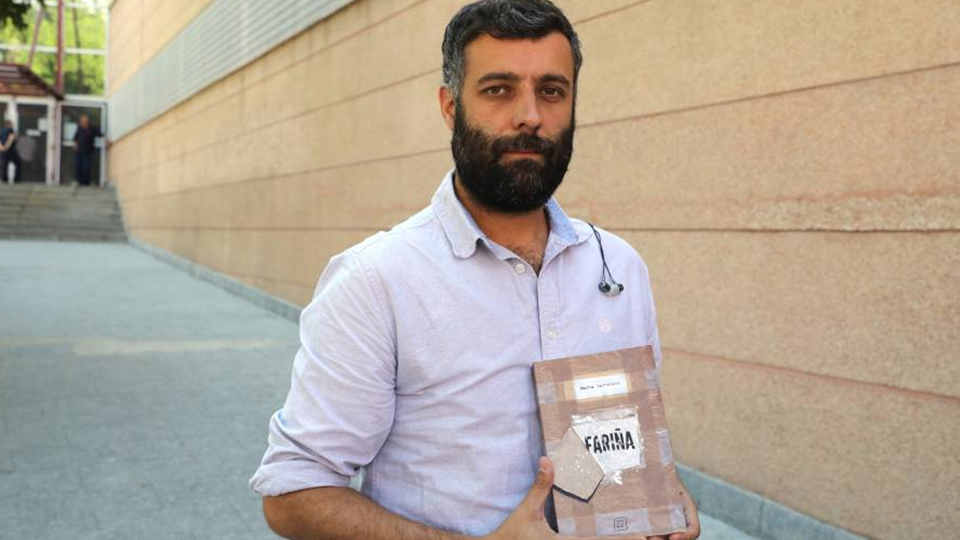 Levantan suspensión a libro sobre drogas en España - farina