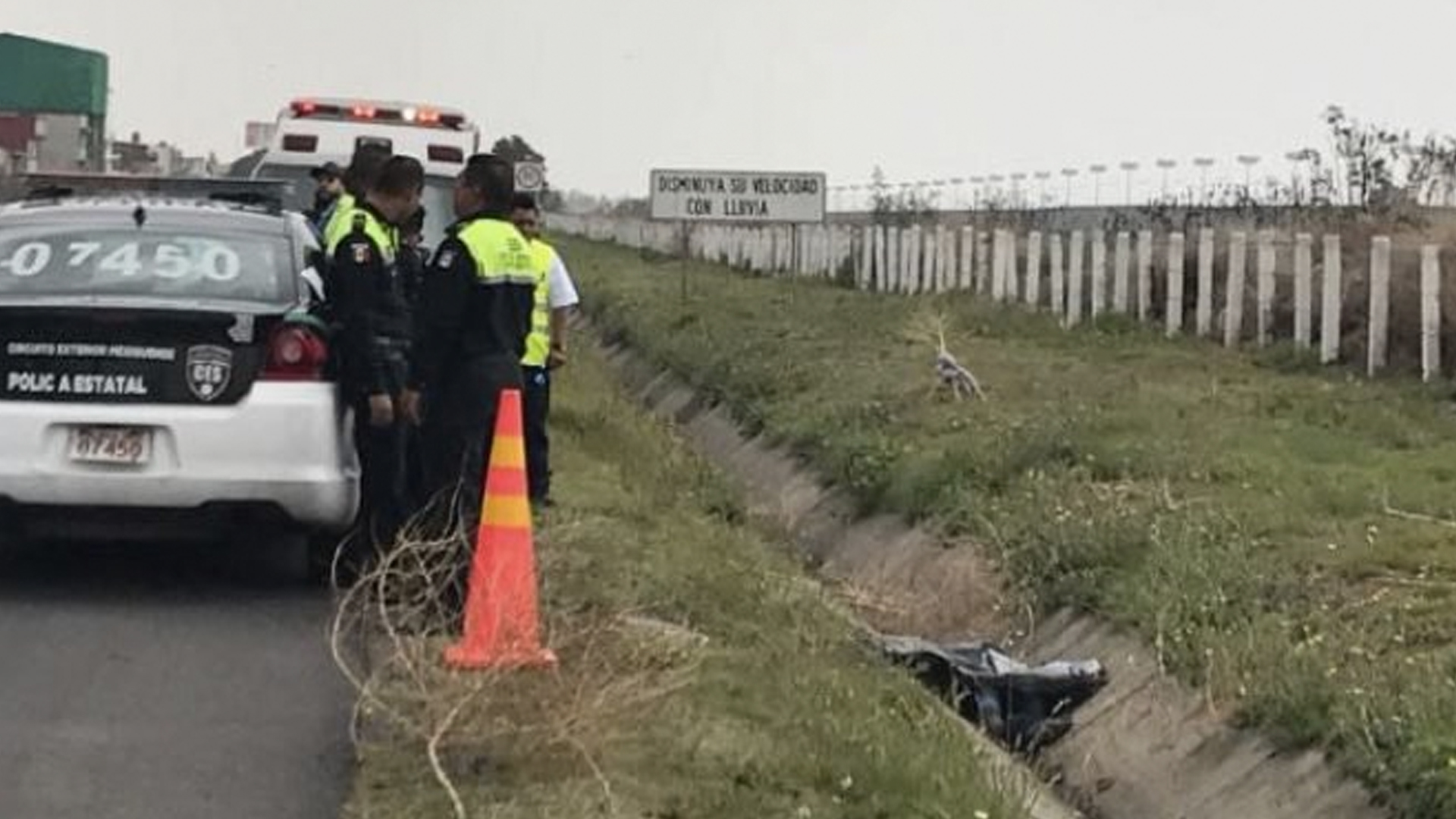 Localizan cuerpo de mujer en Circuito Exterior Mexiquense
