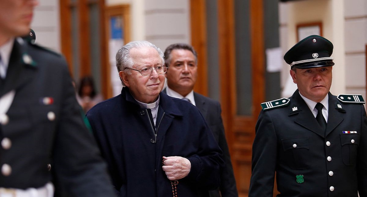 Iglesia deberá pagar 450 mdp a víctimas del caso Karadima