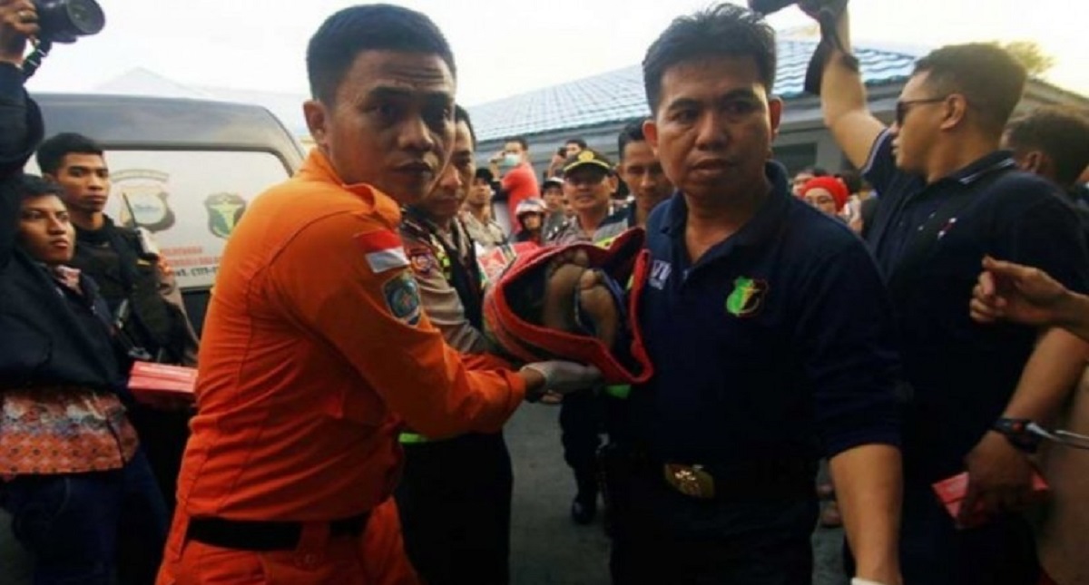 Ferry se hunde con 80 personas a bordo en Indonesia - ferry-se-hunde-con-80-personas-a-bordo-en-indonesia-un-muerto