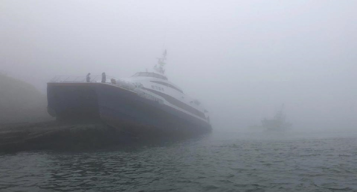 Ferry se hunde con 80 personas a bordo en Indonesia