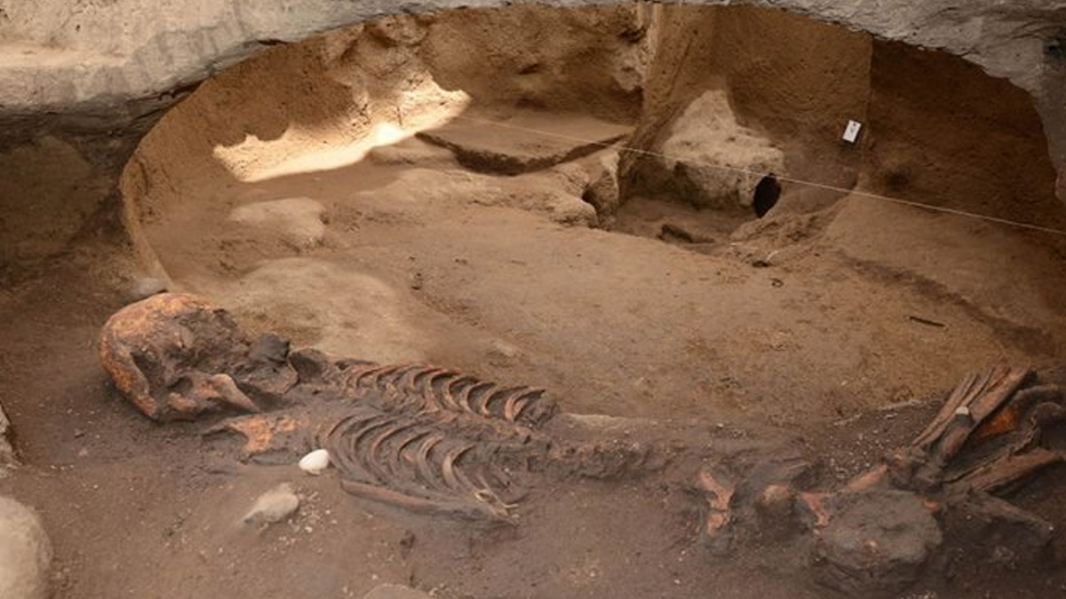 Encuentran fosa prehispánica en la Ciudad de México