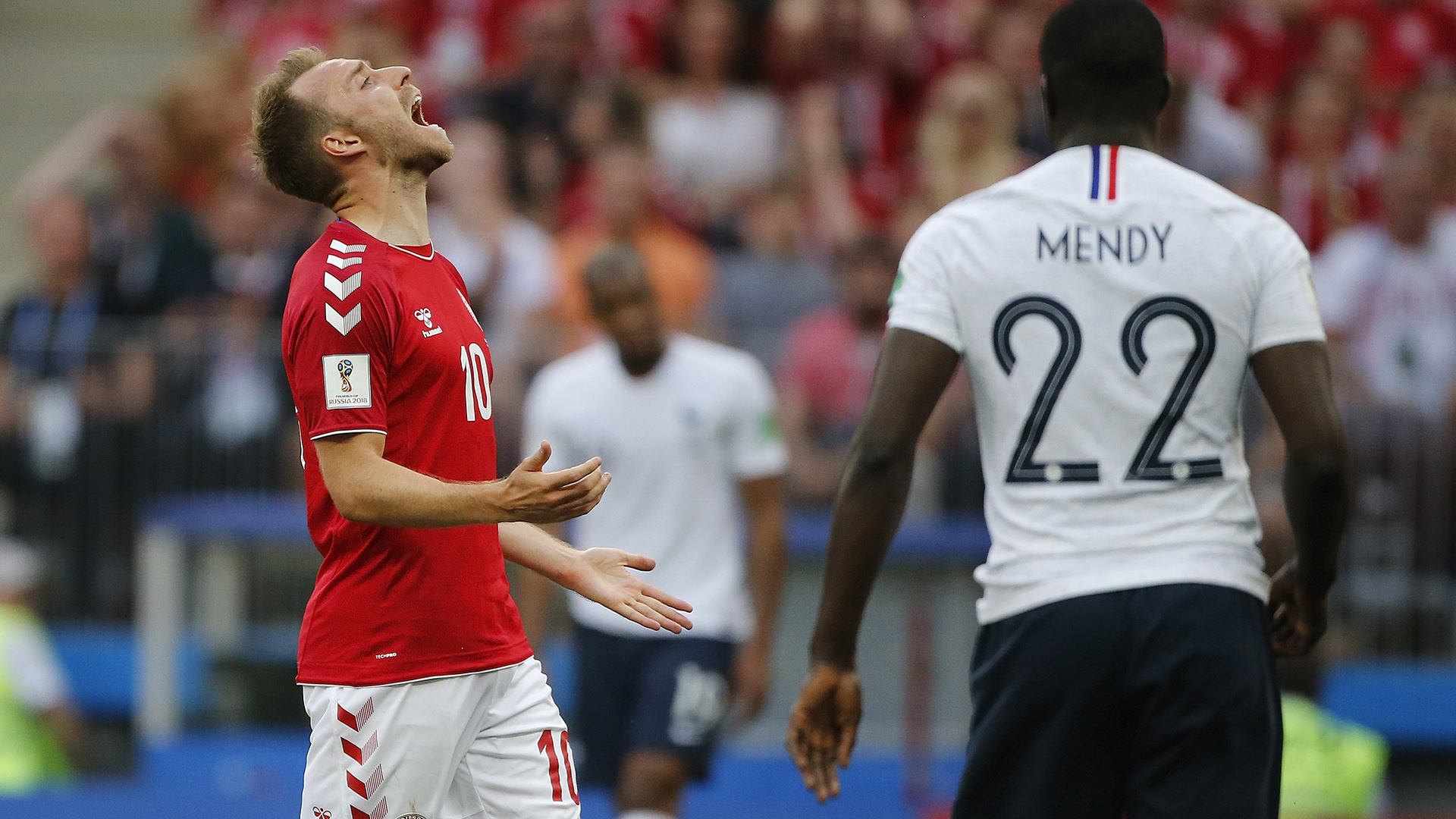 Dinamarca y Francia clasifican con aburrido empate