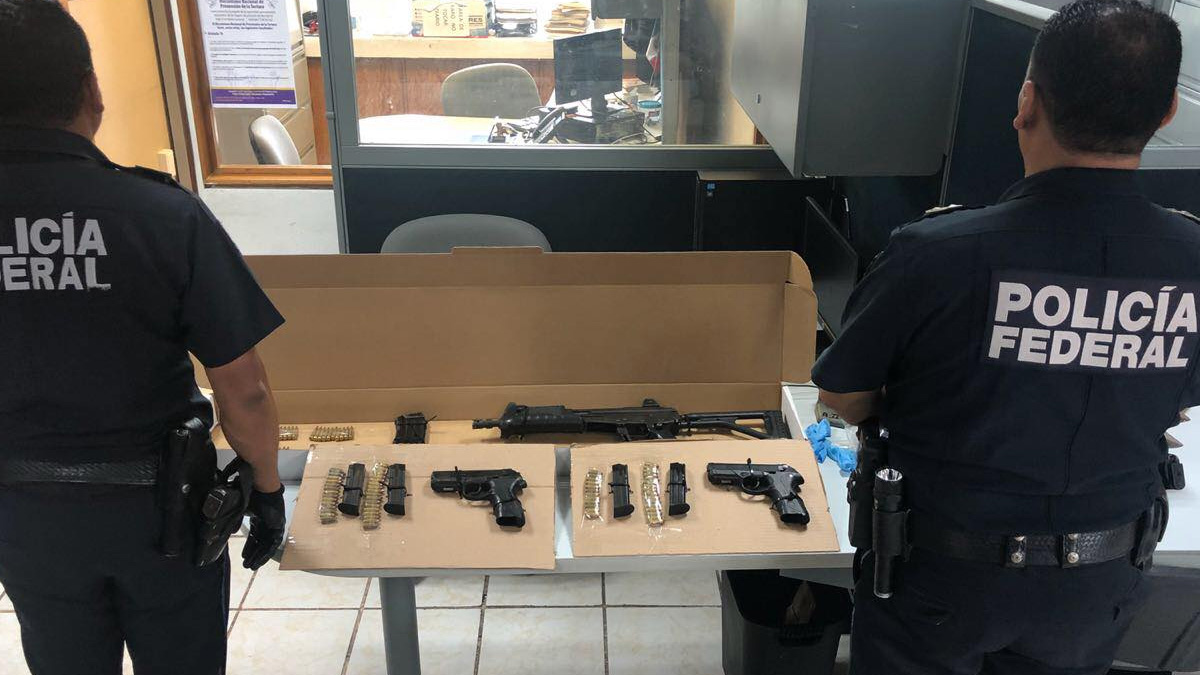 Detienen a funcionarios de Acapulco con armas y 3 millones de pesos