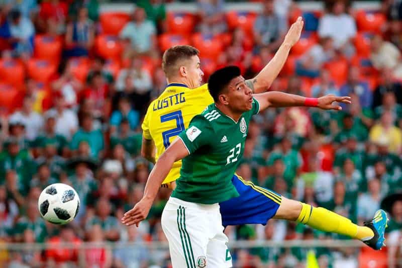 Gallardo recibe la tarjeta más rápida en un Mundial - gallardo-tarjeta-amarilla