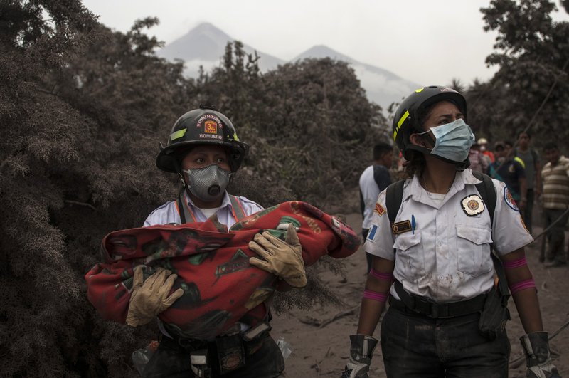Suman 69 muertos por erupción de Volcán de Fuego en Guatemala