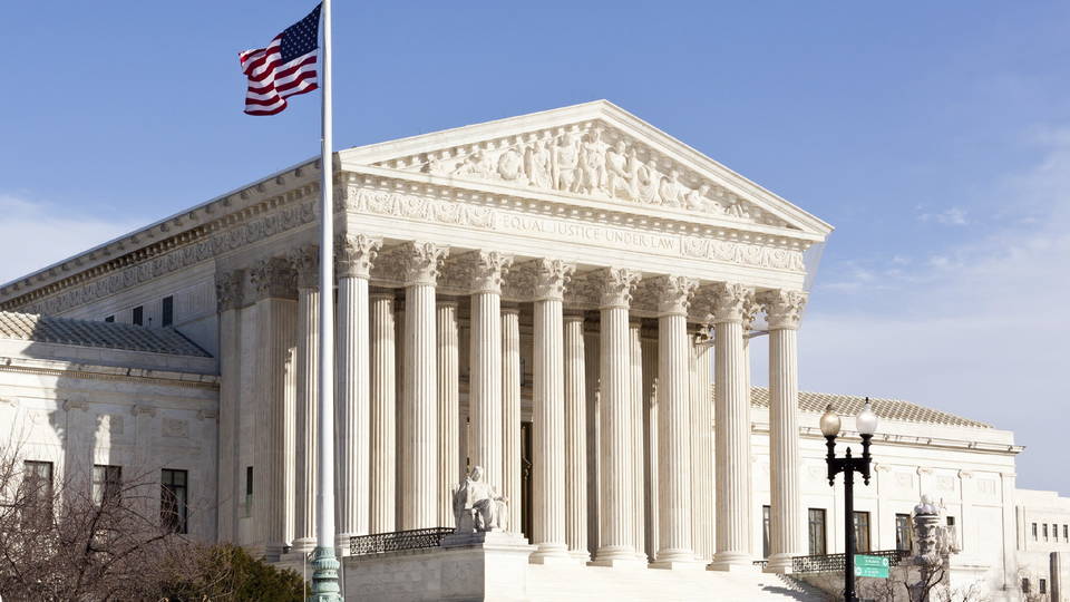 Suprema Corte respalda prohibición de Trump a viajeros musulmanes - h04-supreme