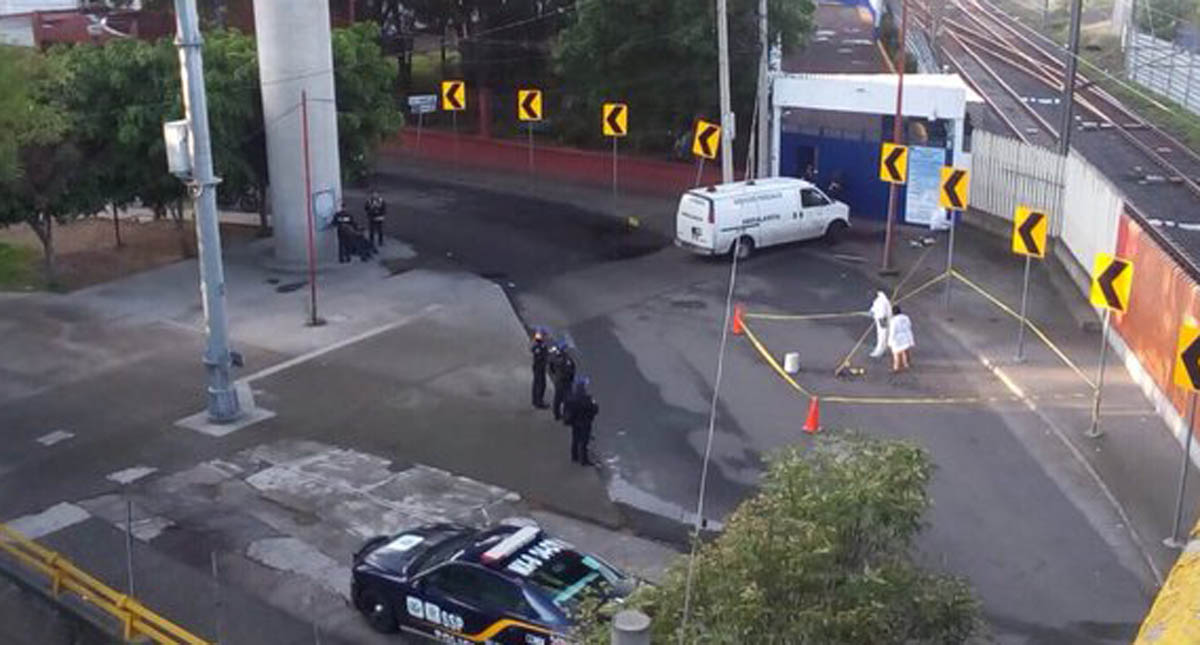 Hallan restos humanos y narcomanta en la Ciudad de México