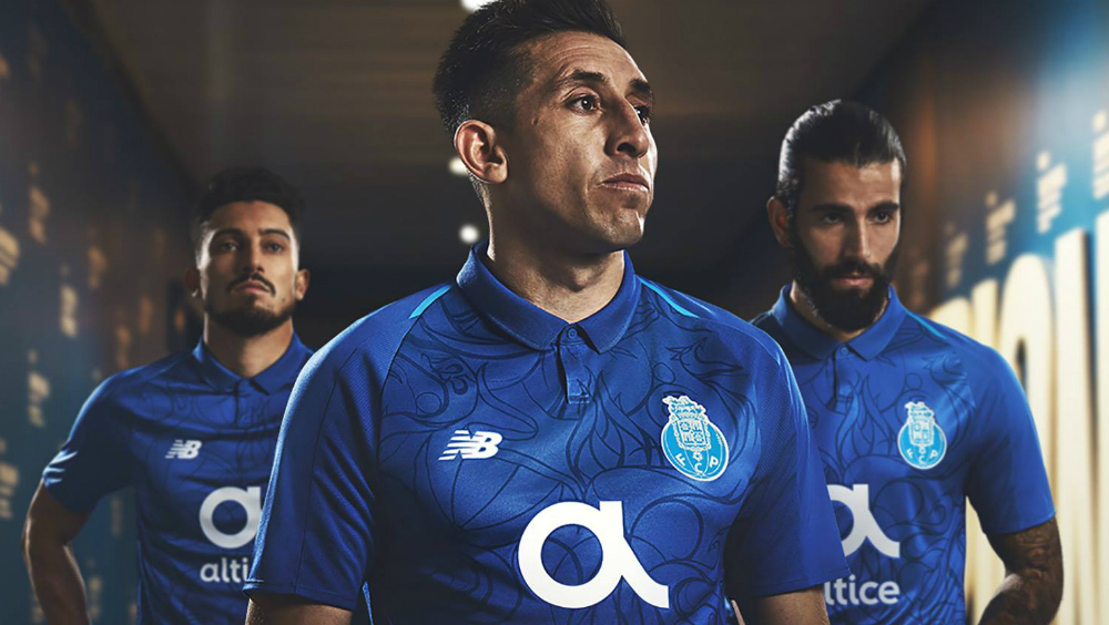 Héctor Herrera modela nueva playera del Porto