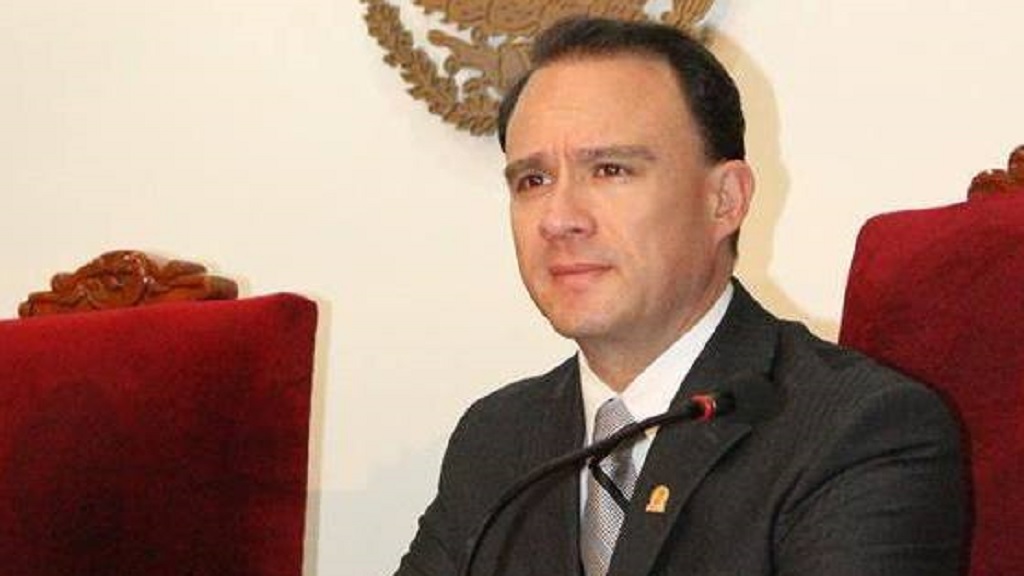 Descubren que candidato del PAN se roba la luz con "diablito" - hector-insua-garcia