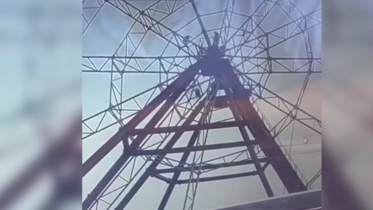 #Video Hombre cae más de 50 metros de rueda de la fortuna