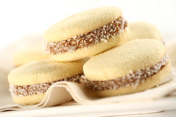 La historia de los postres más famosos del mundo - hotbook-11-alfajor