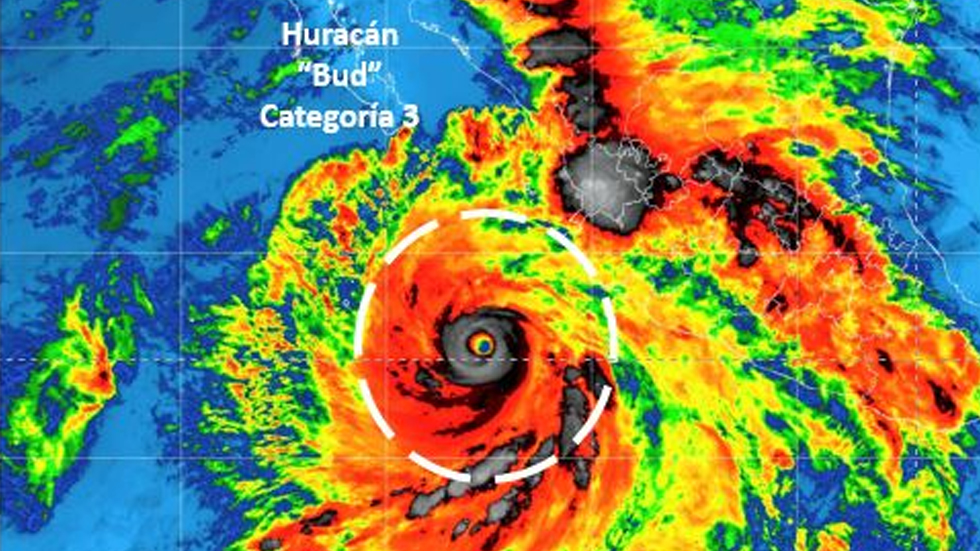 Huracán Bud escala a Categoría 3 y se acerca a las costas de Jalisco