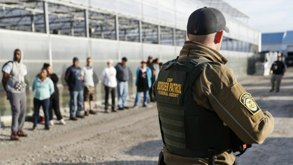 Detienen en Los Angeles a 129 migrantes mexicanos - ice-trabajadores2-ohio-110