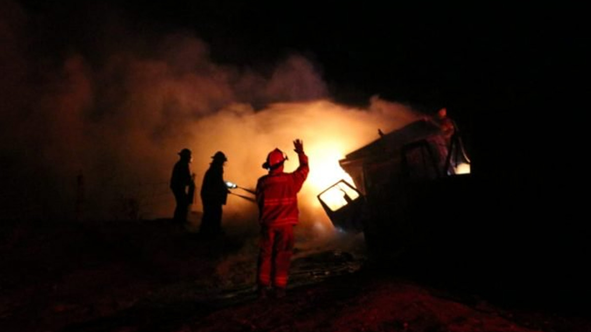 Se incendia ducto de Pemex por toma clandestina