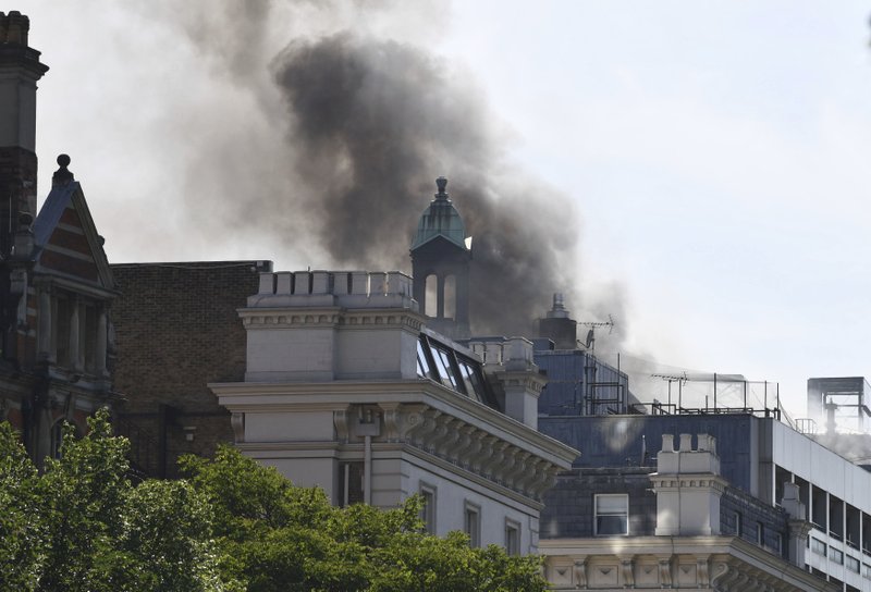 #Video Incendio en hotel de lujo de Londres - incendio-londres3