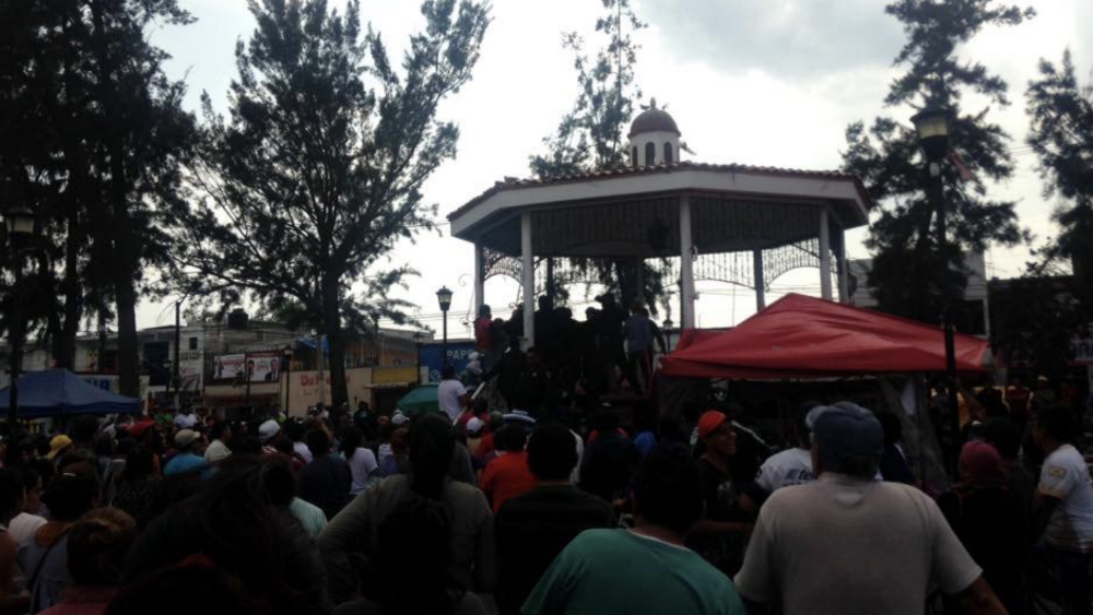 Rescatan a dos sujetos de ser linchados en Tláhuac