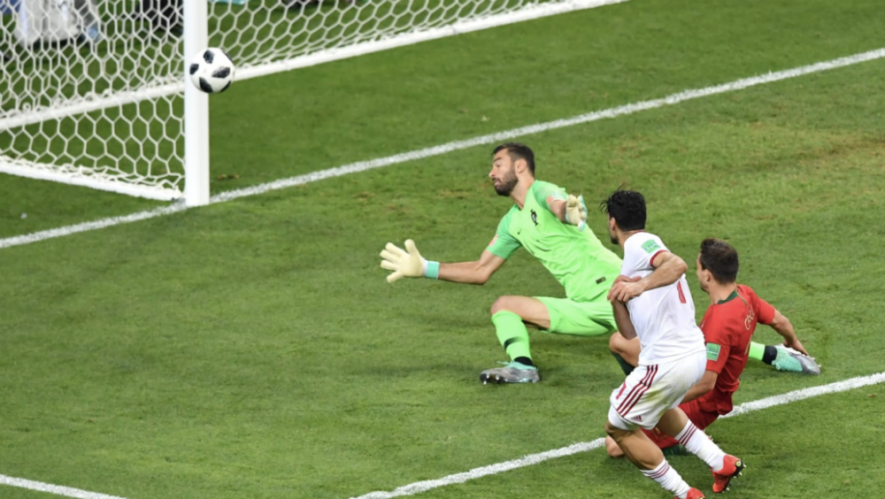 Portugal empata con angustia ante Irán y pasa a Octavos de Final