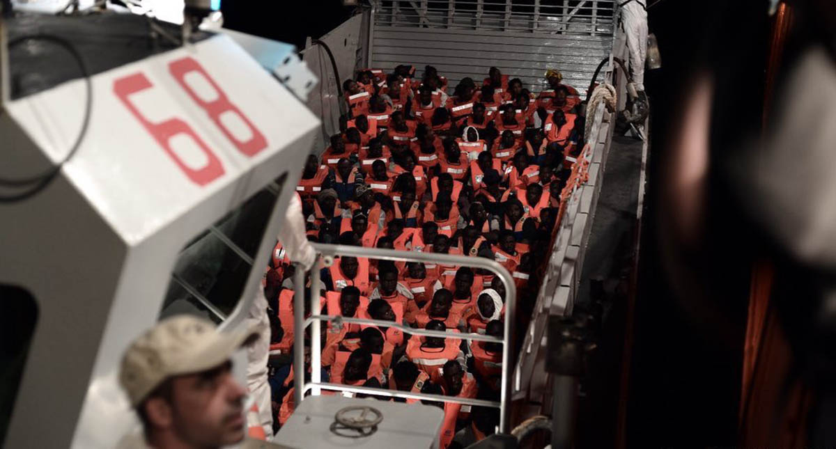 Italia prohíbe desembarcar a barcos con inmigrantes - italia-prohibe-desembarcar-a-naves-con-inmigrantes