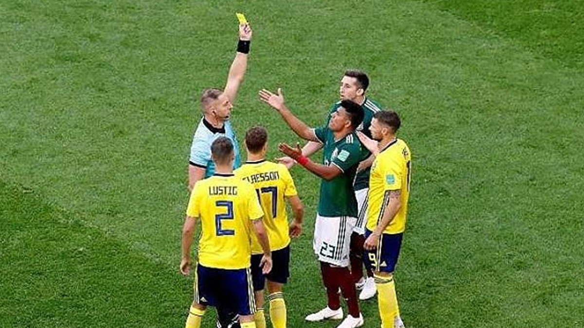 Gallardo recibe la tarjeta más rápida en un Mundial