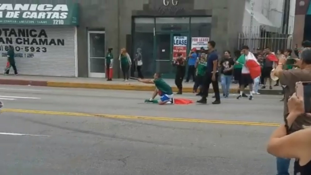 Aficionado mexicano iría 27 años a la cárcel por disparar cohetes a policía en EE.UU.