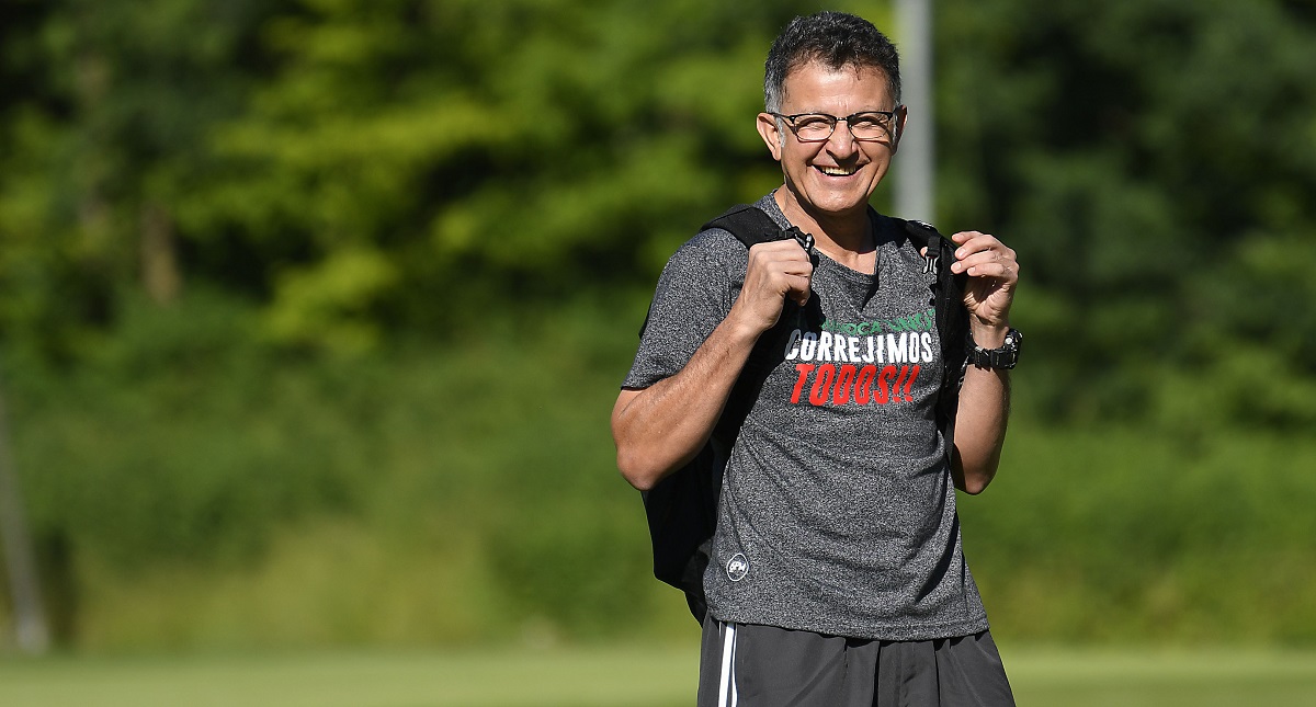 Osorio da ánimos al Tri con mensaje en playera mal escrito