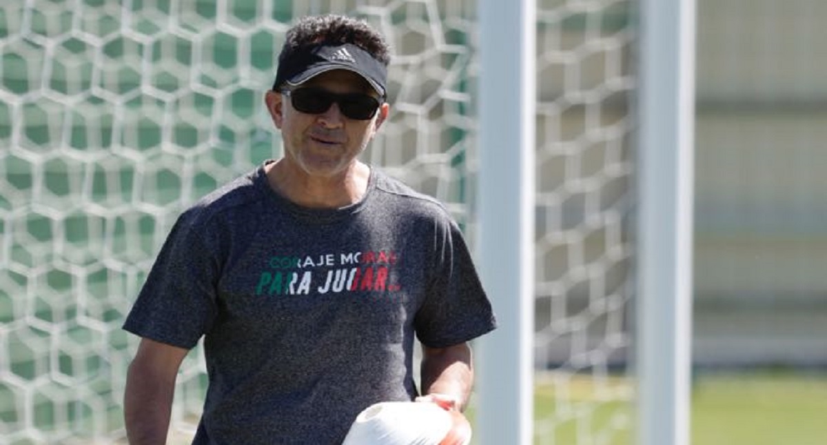 Juan Carlos Osorio estrena playera para motivar al Tri - juan-carlos-osorio-estrena-playera-para-motivar-al-tri