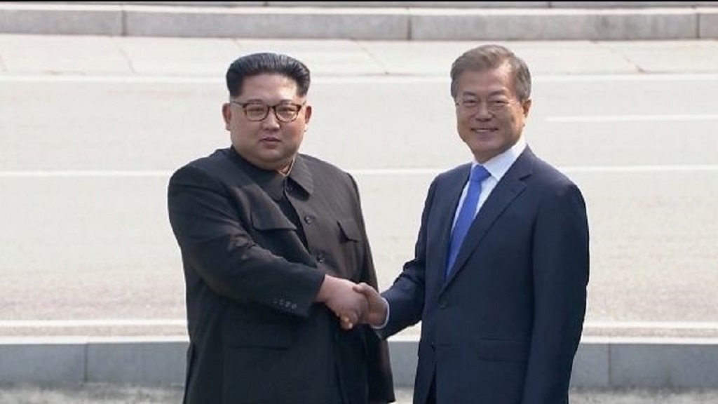 Corea del Norte y Sur reencontrarán a familias separadas por la guerra - kim-jong-un-moon-jae-in