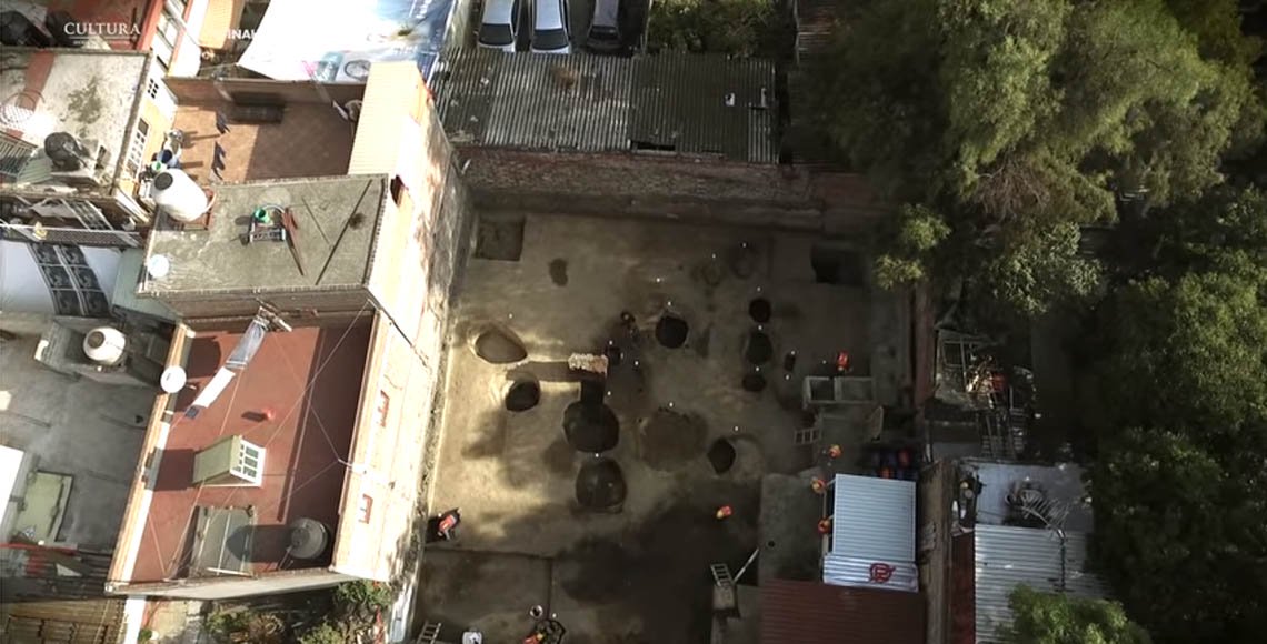 Encuentran fosa prehispánica en la Ciudad de México - la-otra-banda-fosa