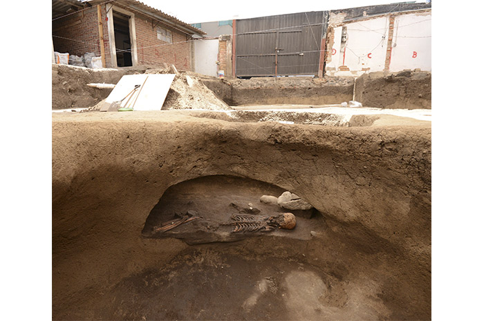Encuentran fosa prehispánica en la Ciudad de México - la-otra-banda-fosas