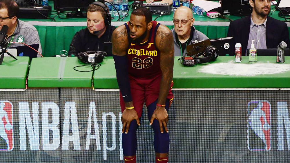 LeBron James rechaza opción de jugador y será agente libre