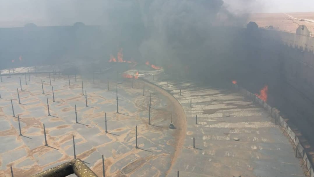 Rebeldes en Libia atacan instalaciones petroleras