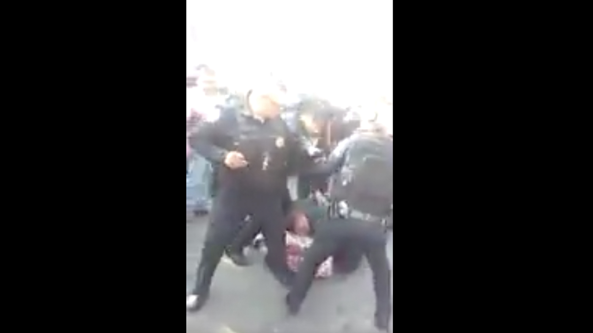 #Video Intentan linchar a presunto delincuente en Iztapalapa