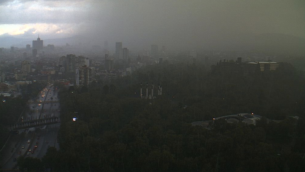 Fuerte lluvia en la CDMX la tarde de este sábado