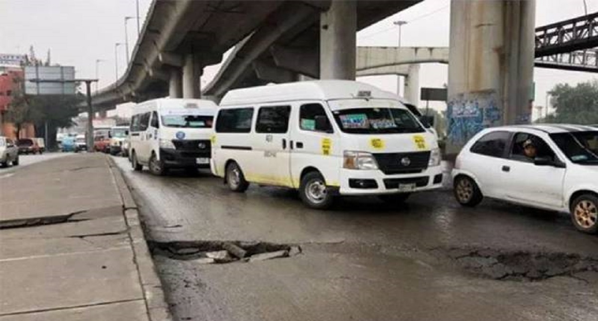 Lluvias abren grieta en Calzada Ignacio Zaragoza