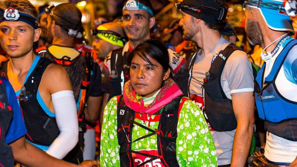 Corredora rarámuri obtiene tercer lugar en ultramaratón europeo