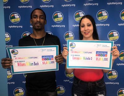 Pareja compra boleto de lotería para cambiar billete y se gana 5 mdd - loteria-ny-pareja