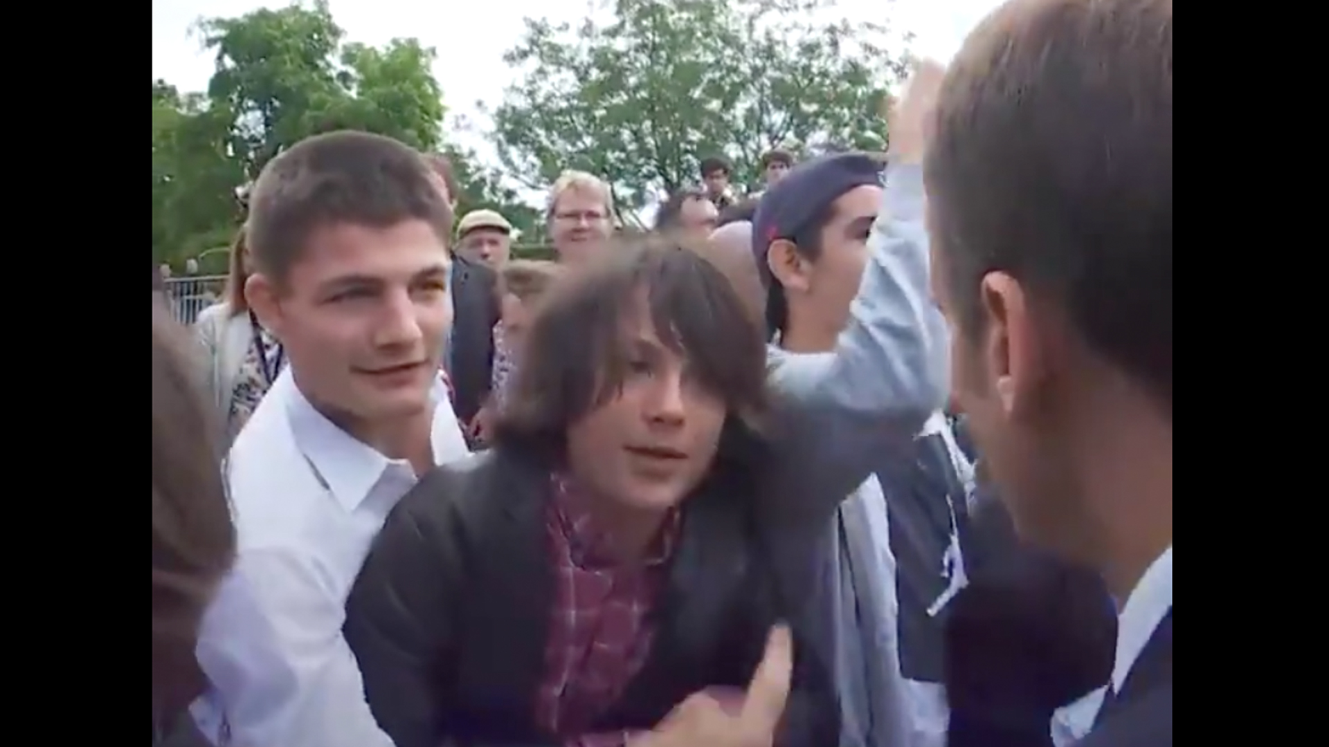 #Video “Me llamas señor presidente”: Macron a joven que intentó burlarse