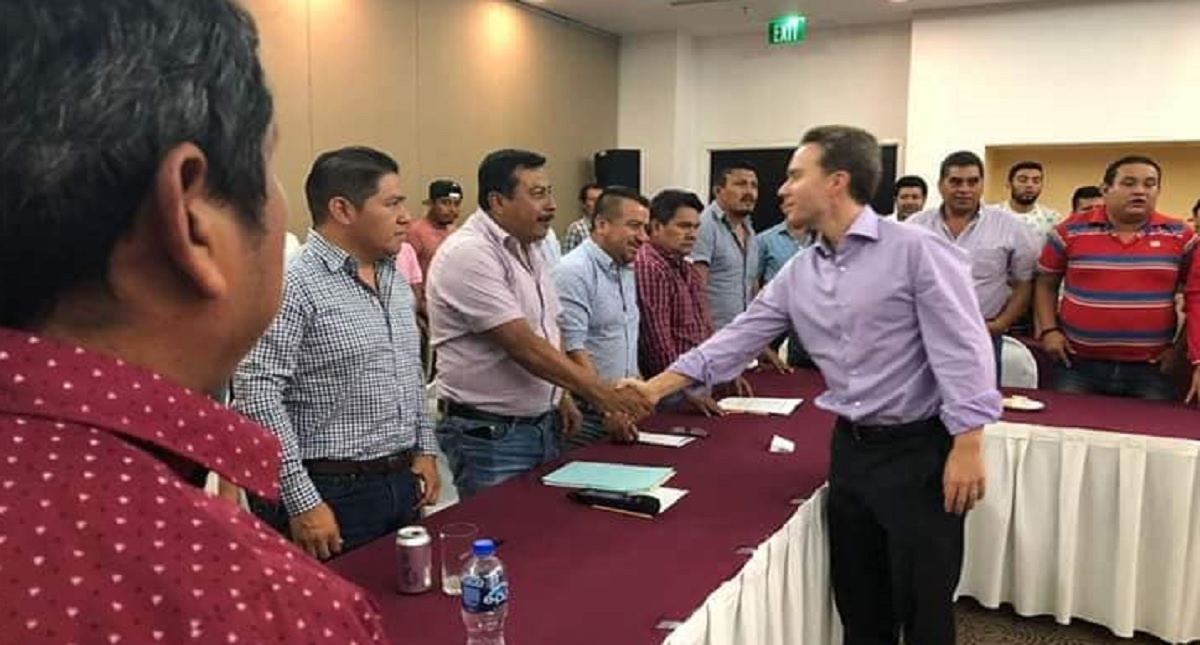 Maestros levantan plantón en parque central de Tuxtla - maestros-levantan-planton-en-parque-central-de-tuxtla