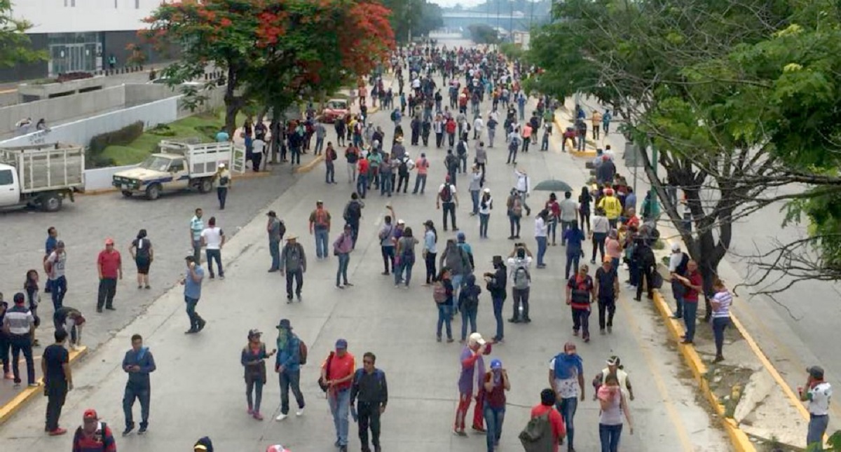Maestros levantan plantón en parque central de Tuxtla