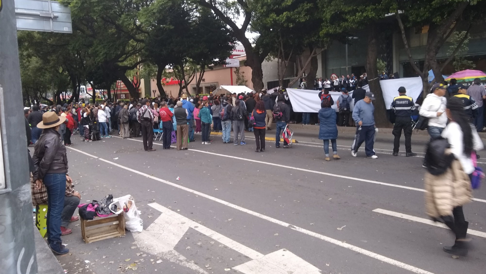 Manifestantes bloquean avenida Insurgentes en la CDMX