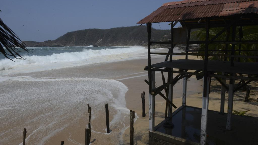 Alertan por fenómeno mar de fondo en costas de Oaxaca