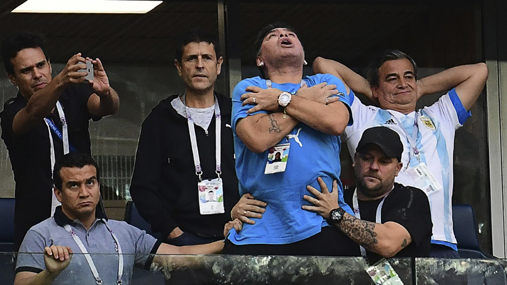 FIFA pide a Maradona comportarse en eventos - maradona-argentina-2