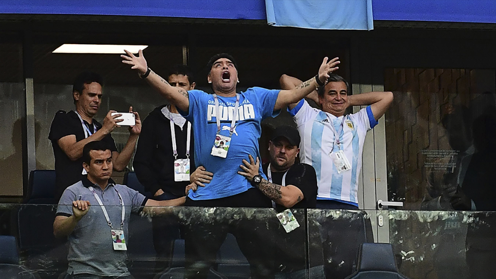 FIFA pide a Maradona comportarse en eventos