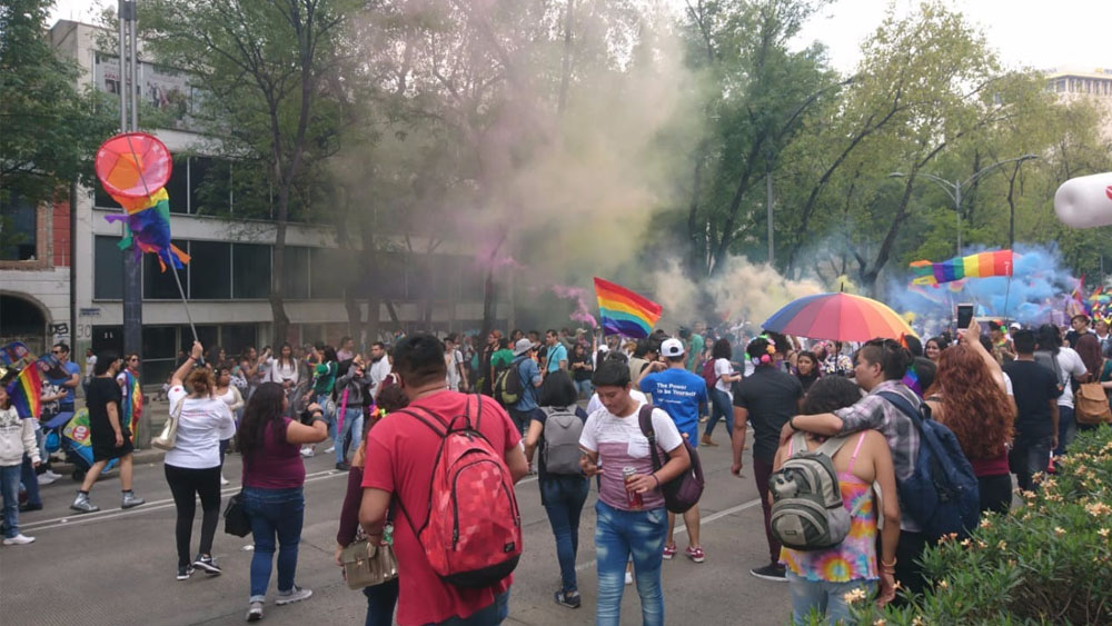 Sin incidentes marcha de orgullo gay y festejo mundialista en el Ángel Sin incidentes marcha de orgullo gay y festejo mundialista en el Ángel