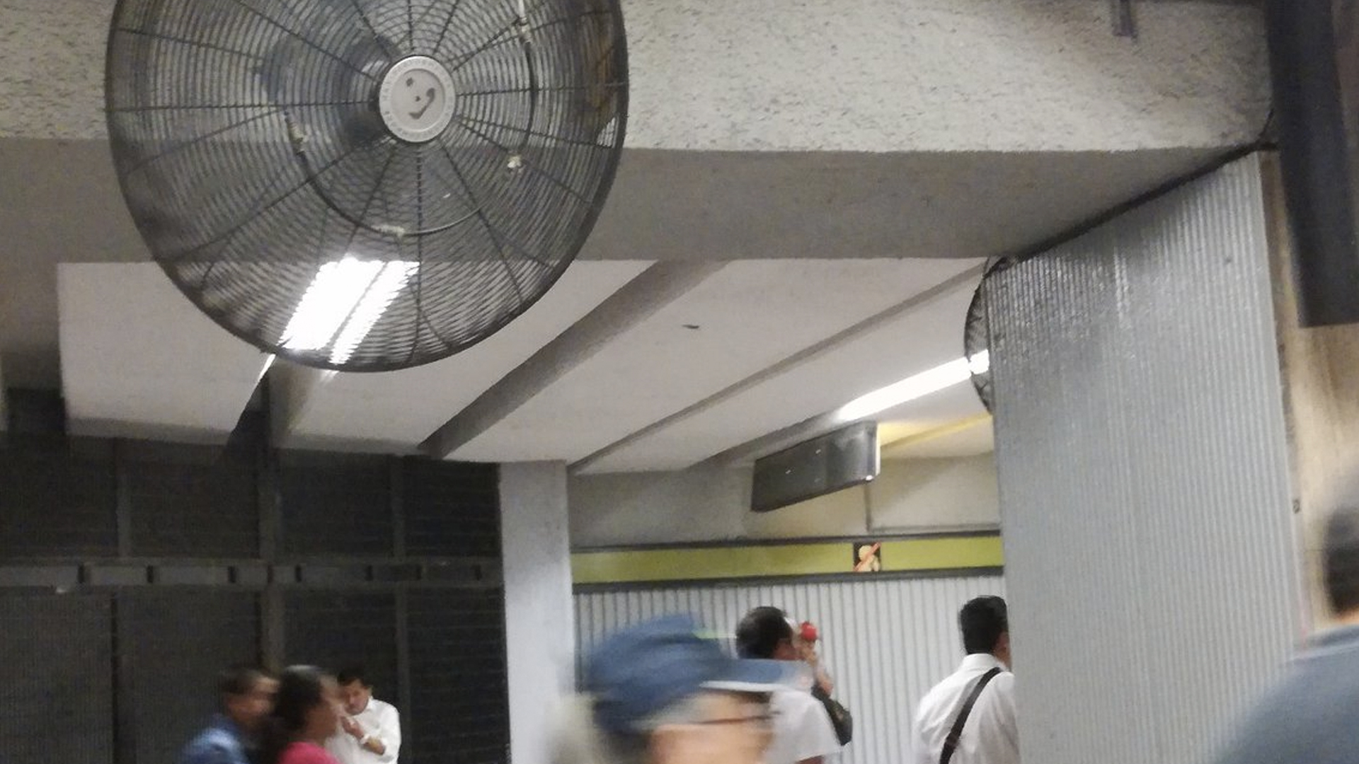 Instalan bebederos y ventiladores en el Metro para mitigar el calor